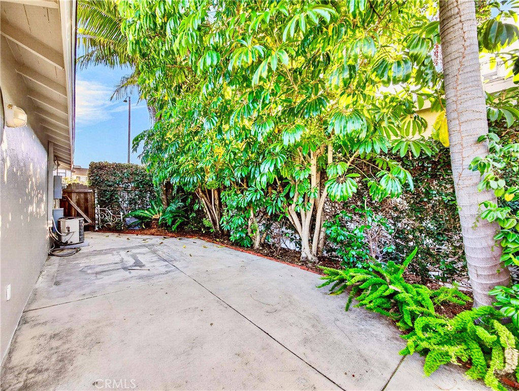 1645 Date Property Photo 6