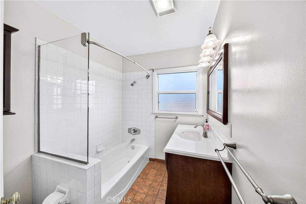 1645 Date Property Photo 16