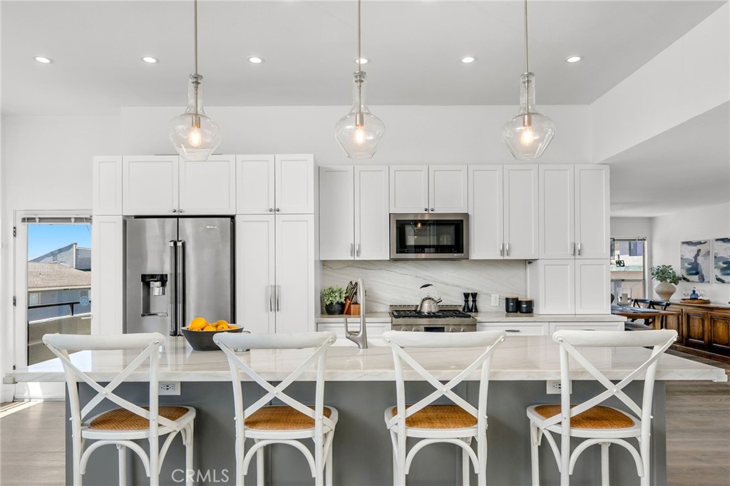 647 1st Place Property Photo 1