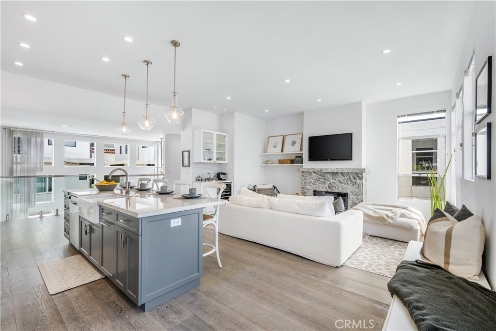 647 1st Place Property Photo 11