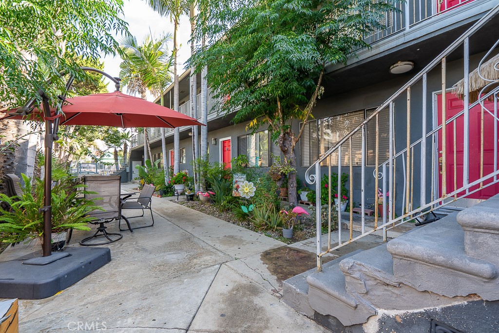 1056 E 6th Street Property Photo 11