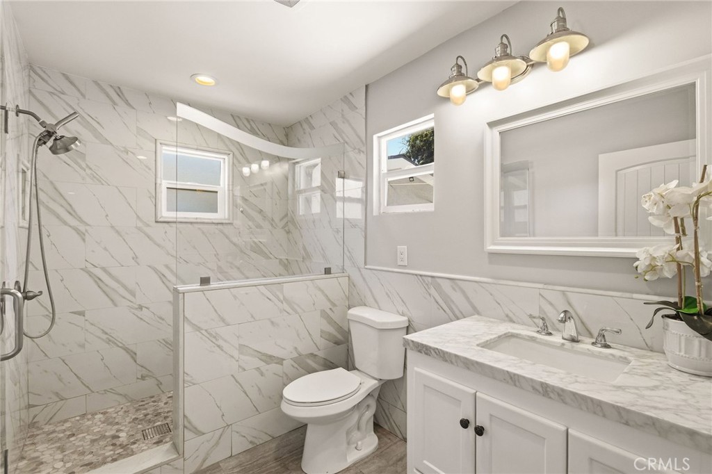 1532 W 221st Street Property Photo 28