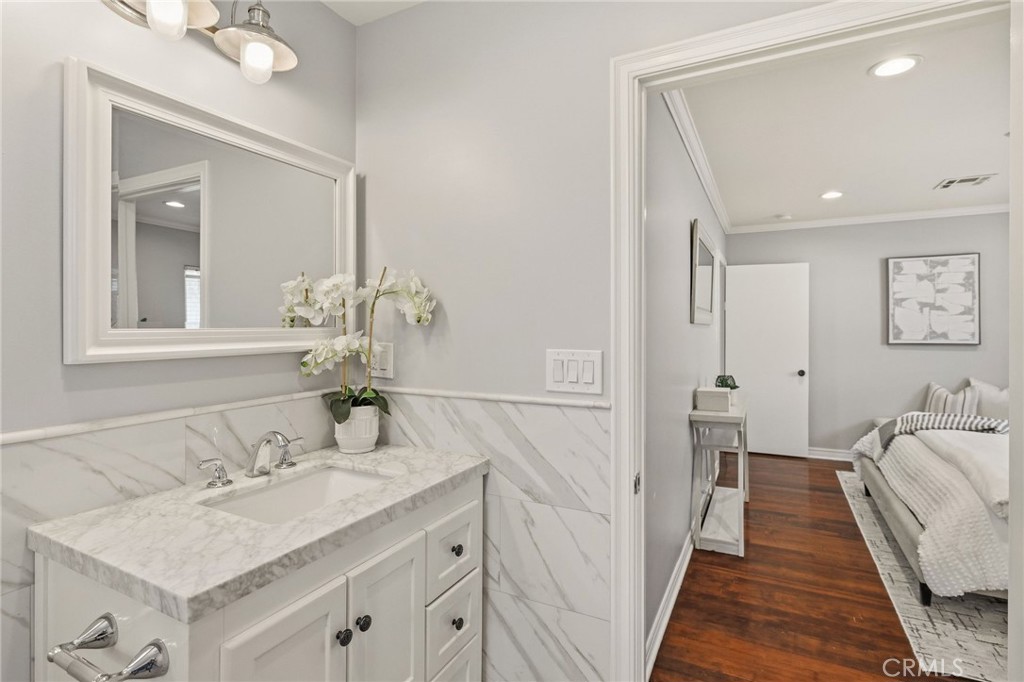 1532 W 221st Street Property Photo 29