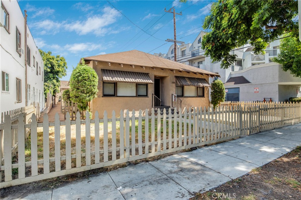 531 W 5th Street Property Photo 4
