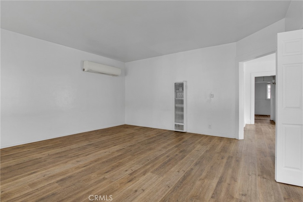 531 W 5th Street Property Photo 8