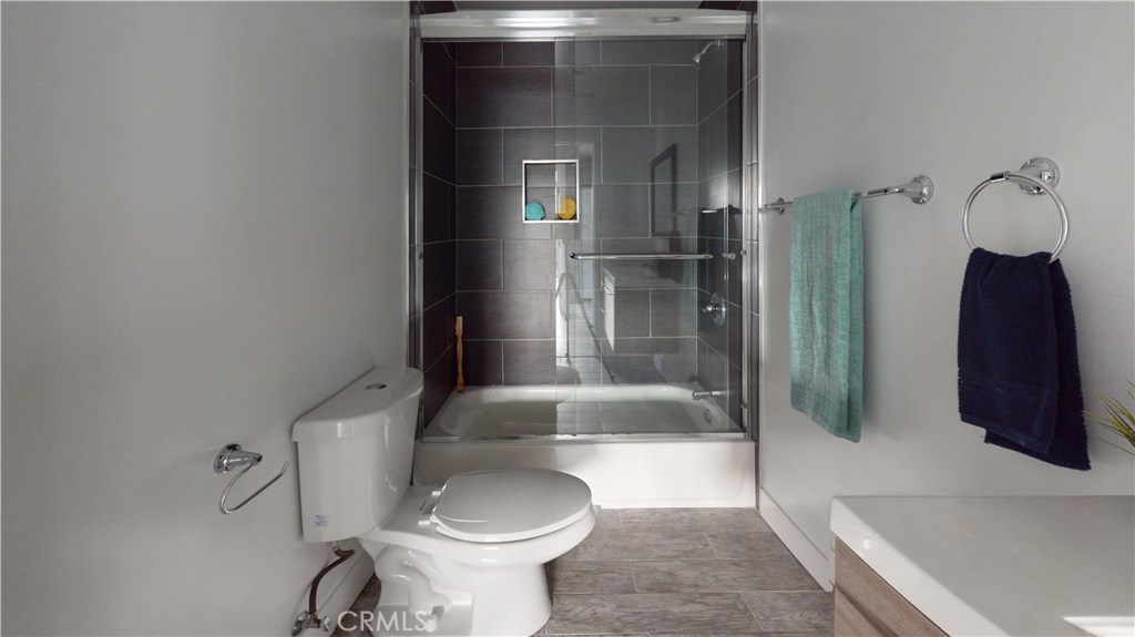 1939 W 36th Place Property Photo 10