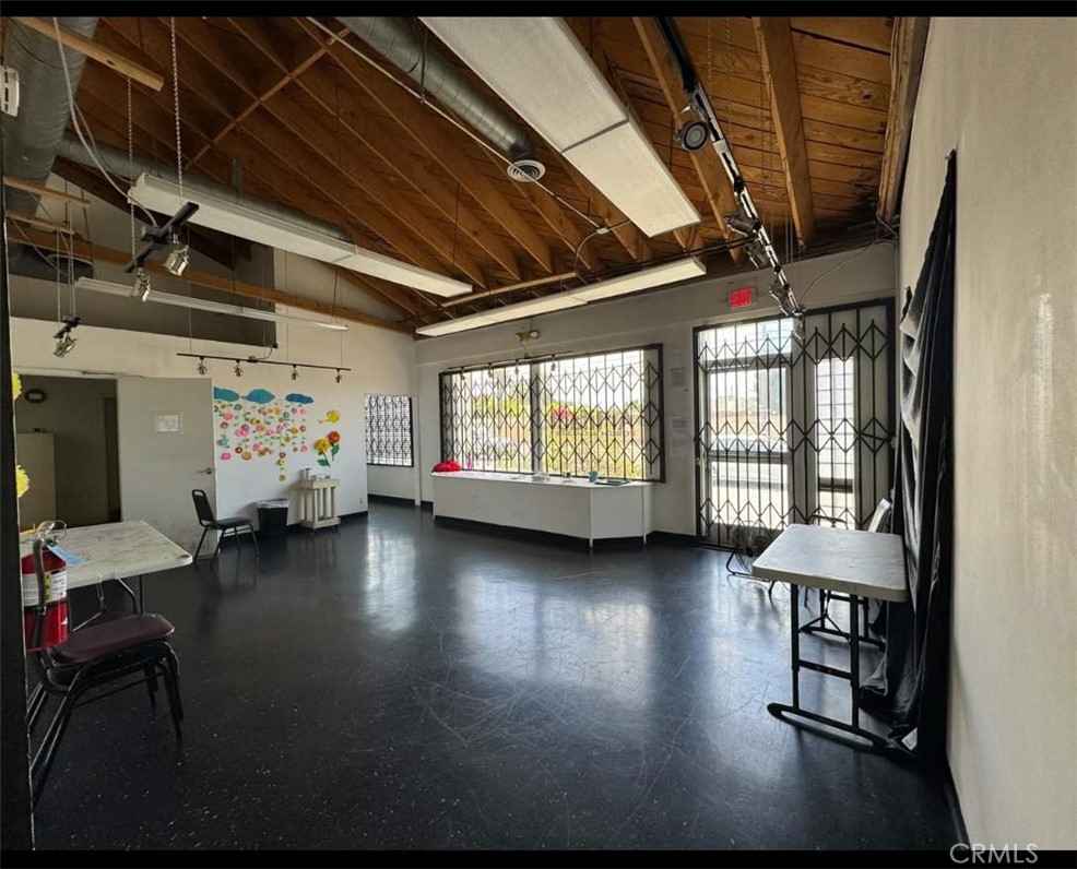 3827 W Rosecrans Property Photo 3