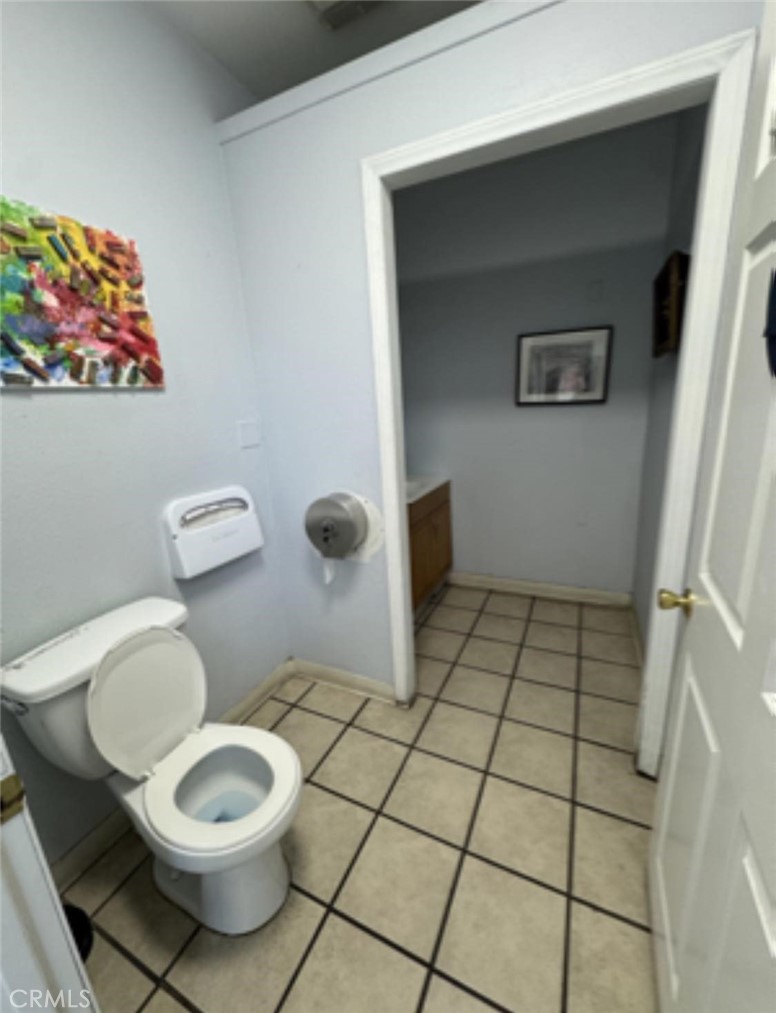 3827 W Rosecrans Property Photo 4