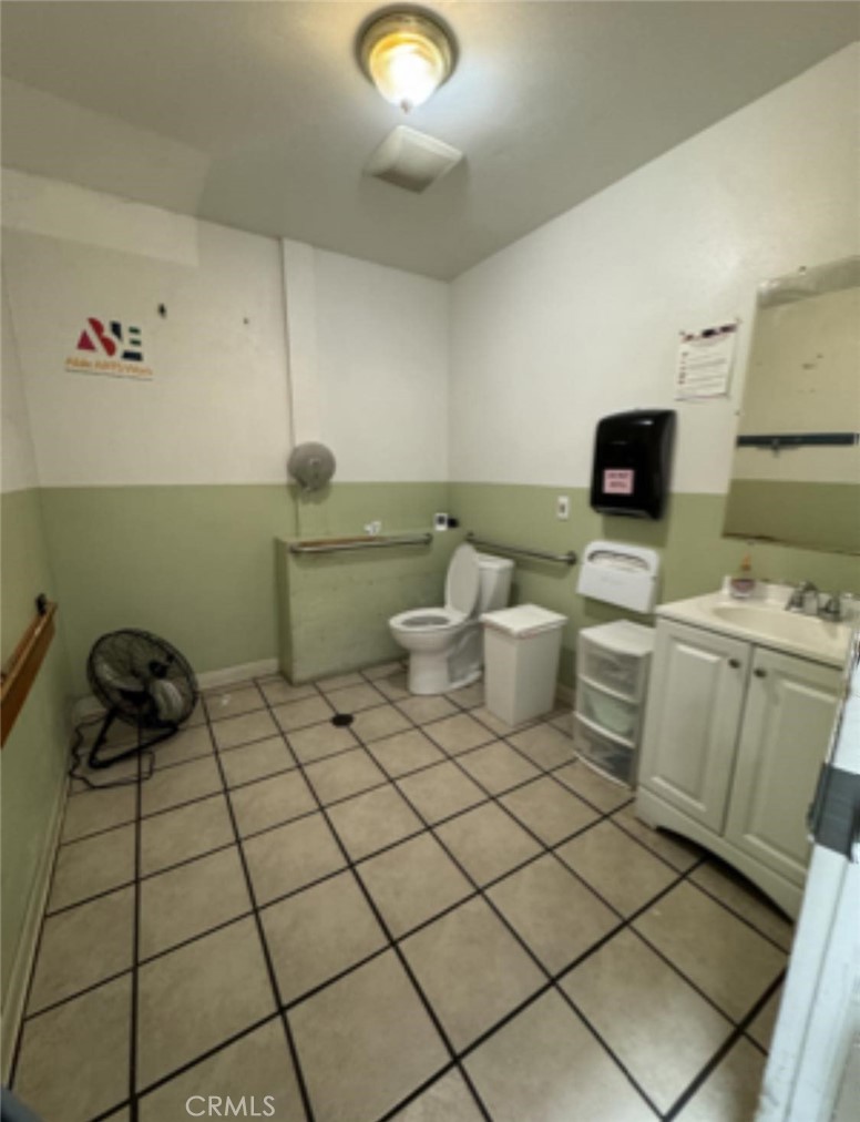 3827 W Rosecrans Property Photo 5