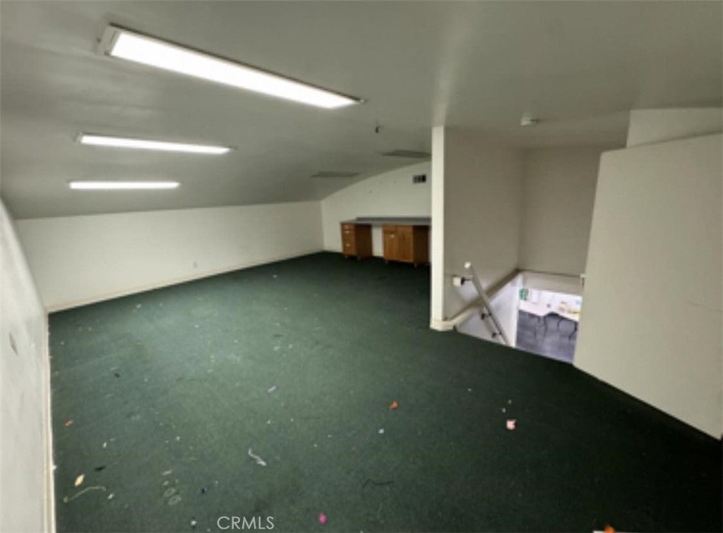 3827 W Rosecrans Property Photo 6
