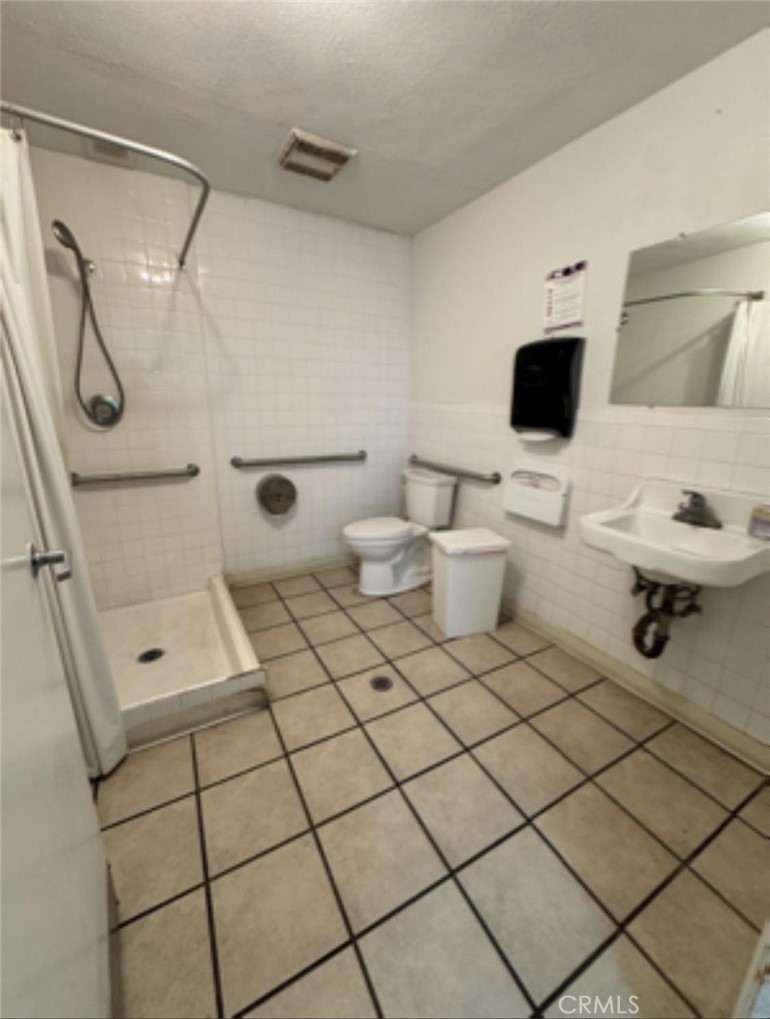 3827 W Rosecrans Property Photo 13