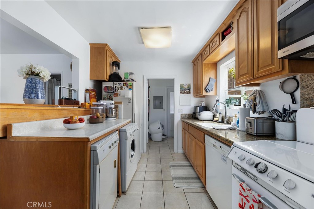 240 Hampton Drive Property Photo 28