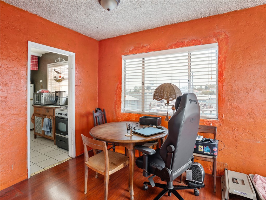 25828 President Property Photo 7