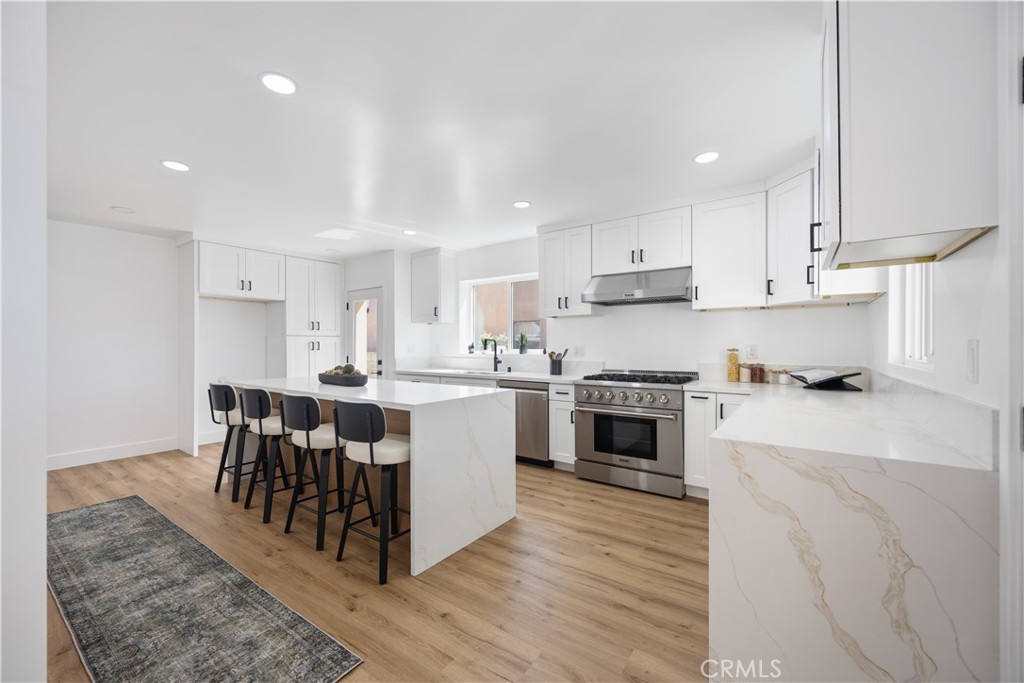 733 W 108th Street Property Photo 4