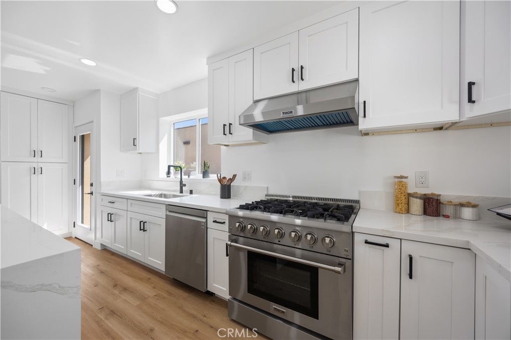 733 W 108th Street Property Photo 5