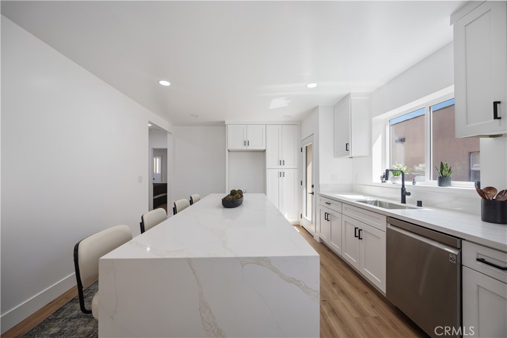 733 W 108th Street Property Photo 10