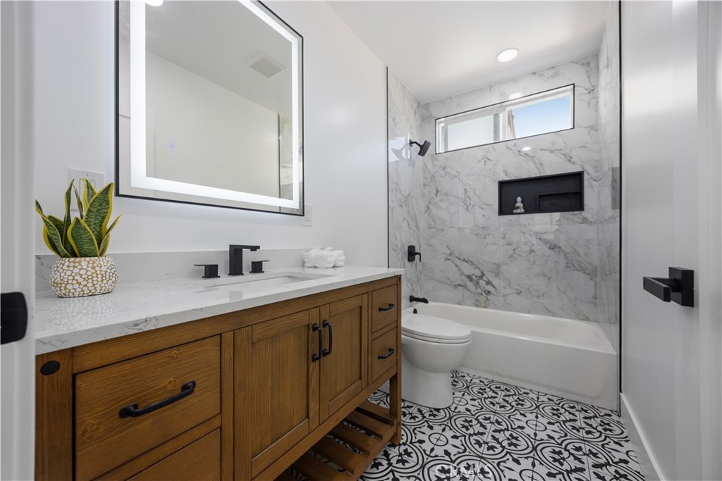 733 W 108th Street Property Photo 17