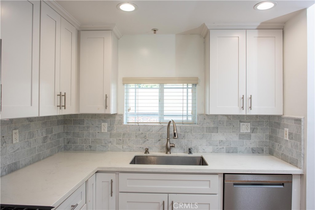 815 S Harvard Boulevard 201 Property Photo 3