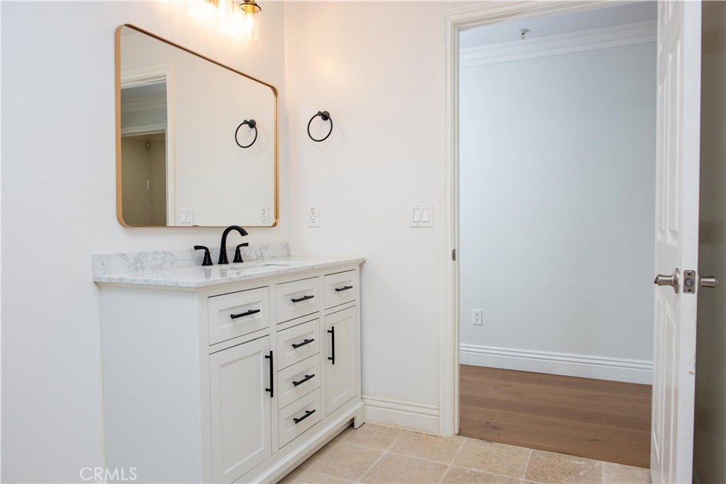 815 S Harvard Boulevard 201 Property Photo 8
