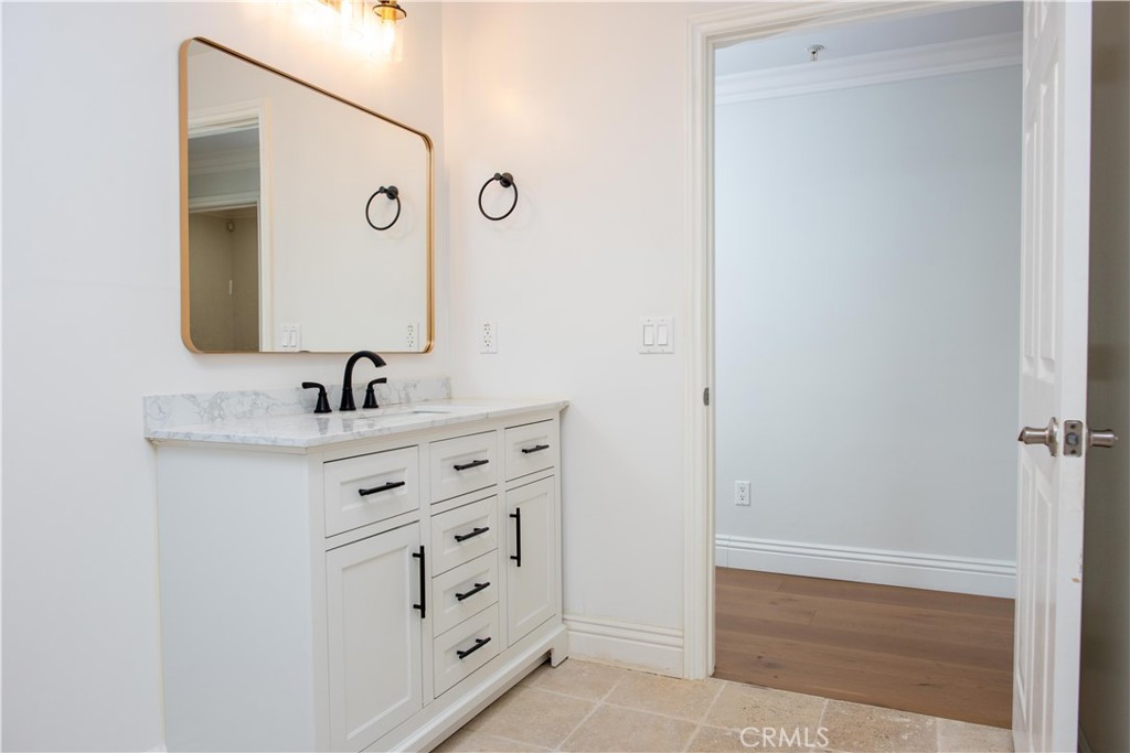 815 S Harvard Boulevard 201 Property Photo 8