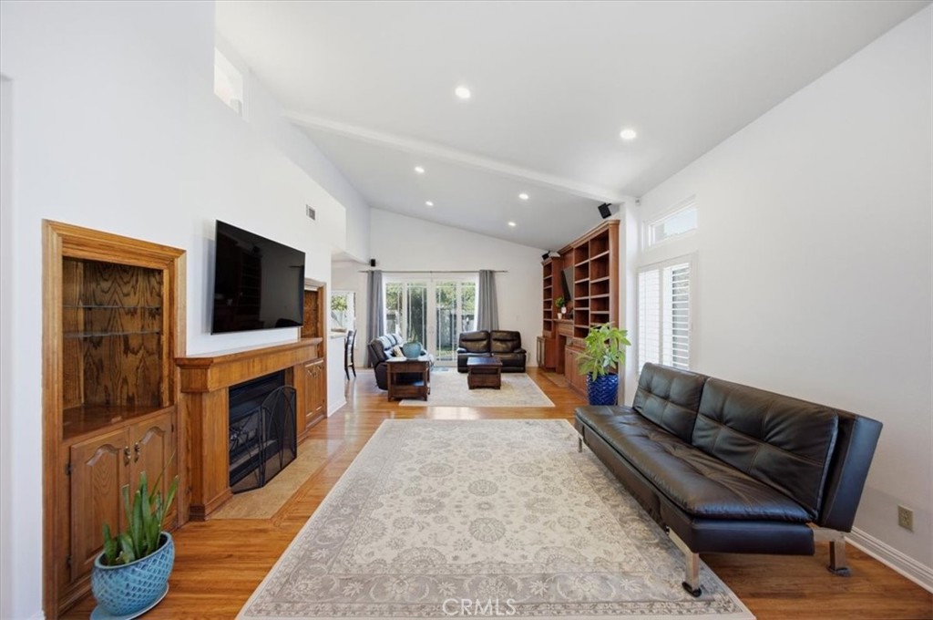 13607 Hindry Avenue Property Photo 4
