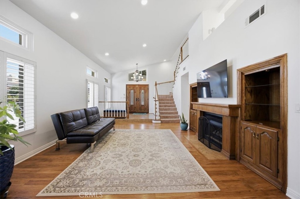 13607 Hindry Avenue Property Photo 6