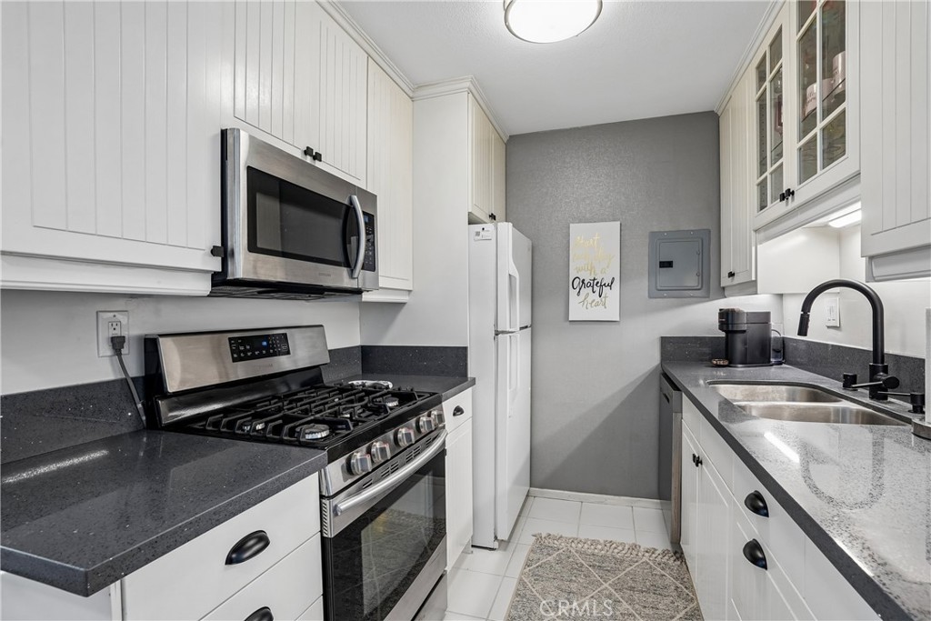 1600 Ardmore Avenue 319 Property Photo 11
