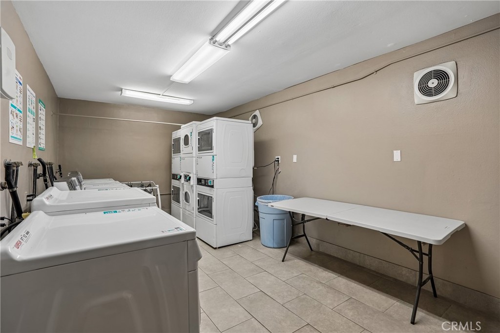 1600 Ardmore Avenue 319 Property Photo 18