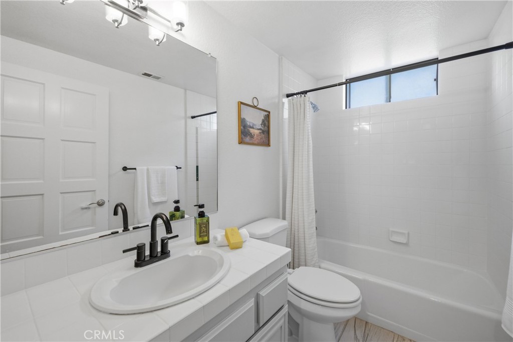 2108 Vanderbilt Lane E Property Photo 40