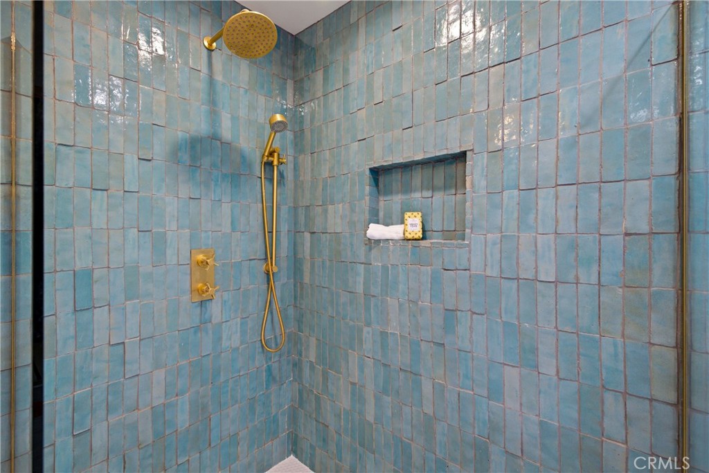 2108 Vanderbilt Lane E Property Photo 44