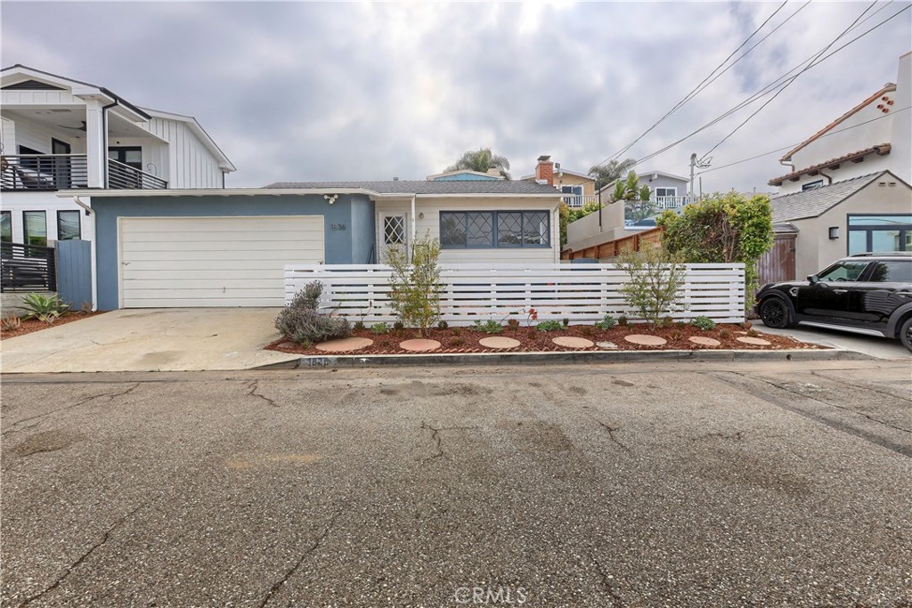 1836 Hillcrest Property Photo 1