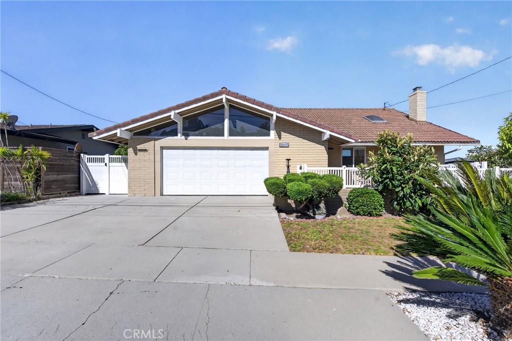 28027 Braidwood Drive Property Photo 2