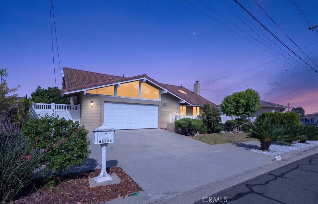 28027 Braidwood Drive Property Photo 3