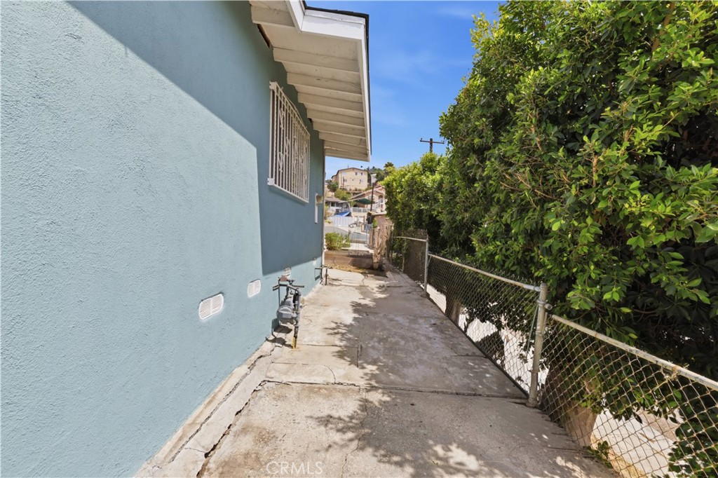 1117 N Herbert Avenue Property Photo 14