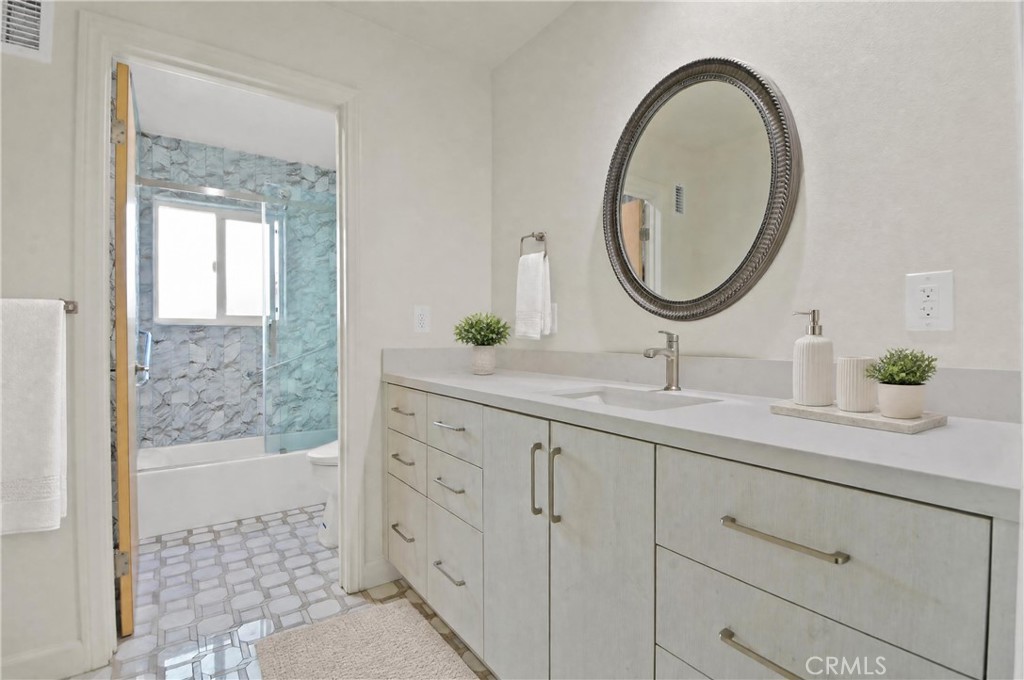4217 Mesa Property Photo 4