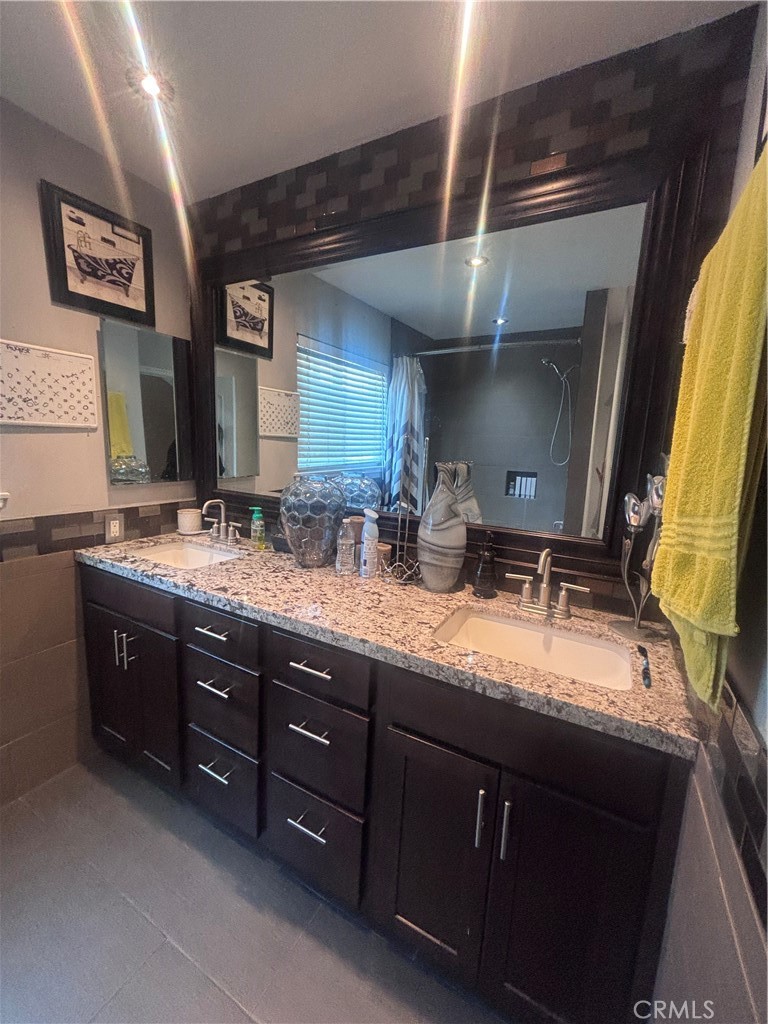19559 Oakland Property Photo 5