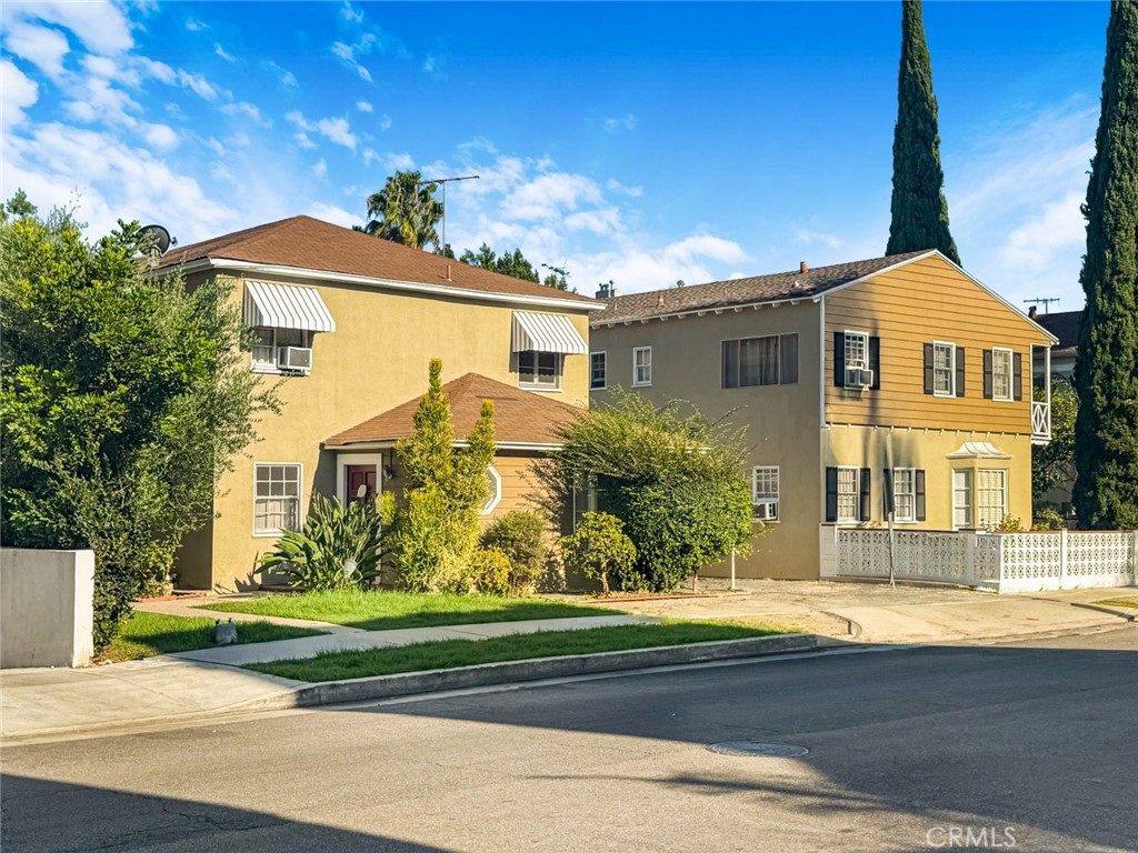 110 S Kings Rd Property Photo 3