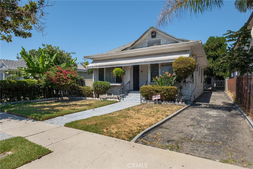 253 E 43rd Place Property Photo 2