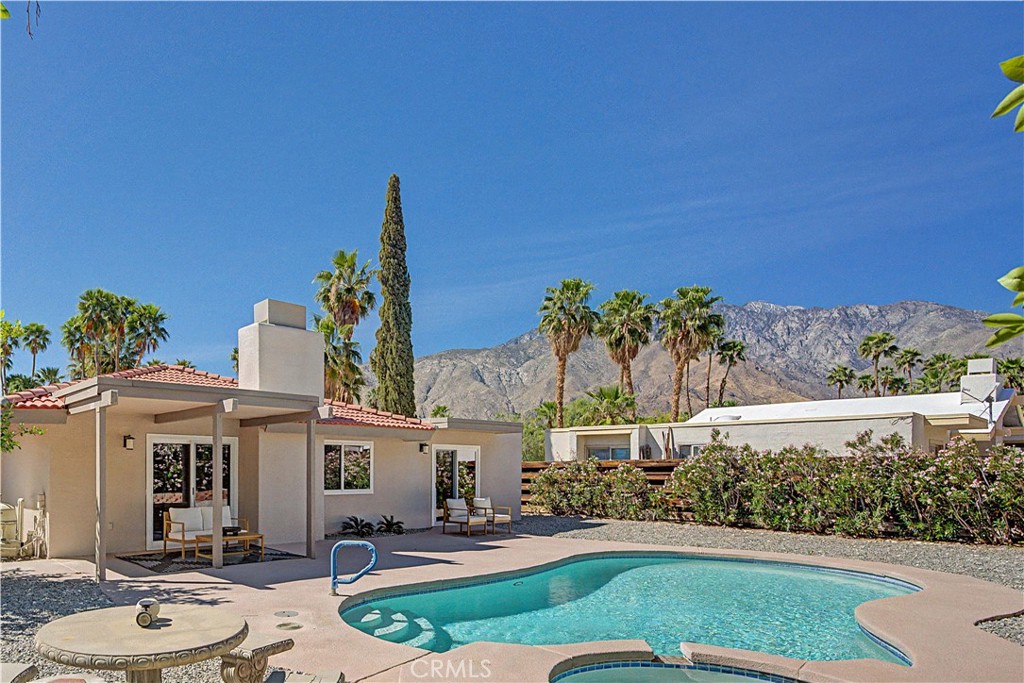 1360 E Gem Circle Property Photo 1