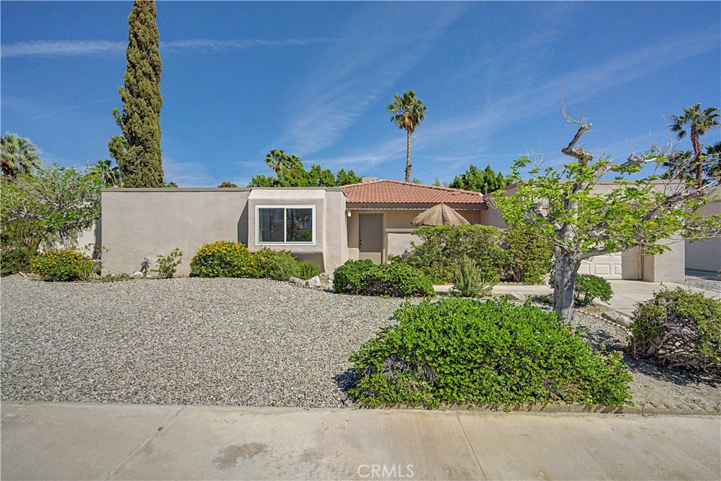 1360 E Gem Circle Property Photo 2