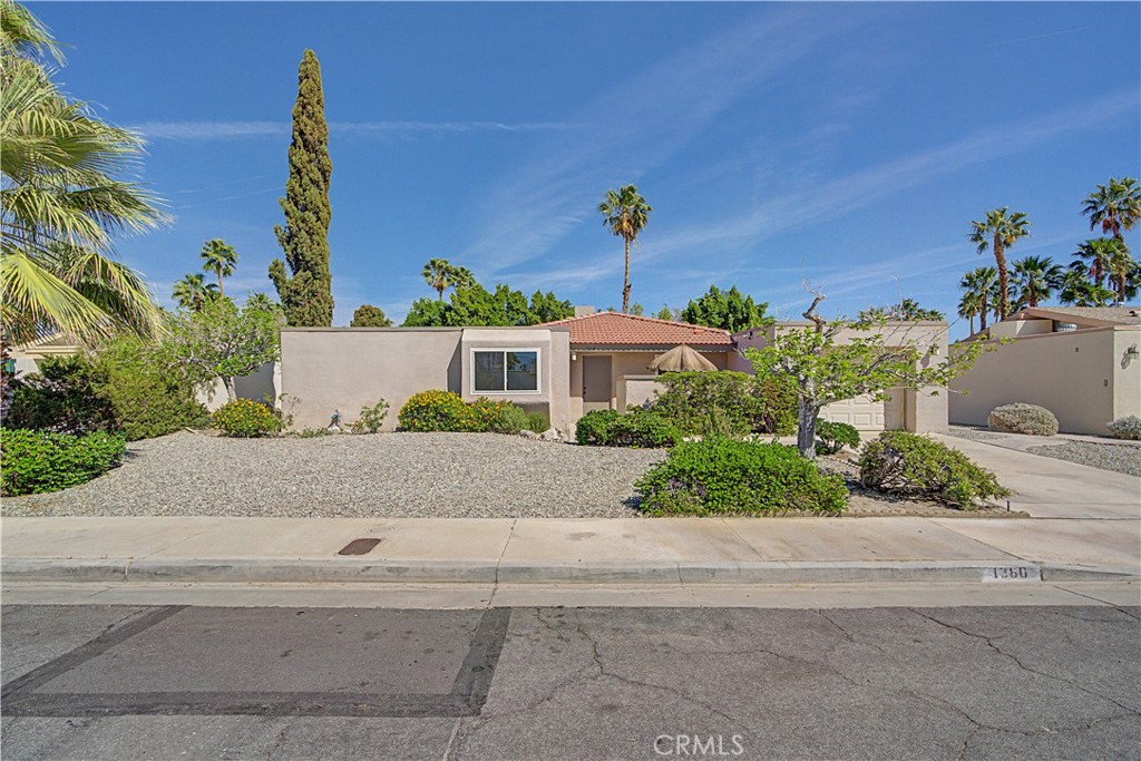 1360 E Gem Circle Property Photo 3
