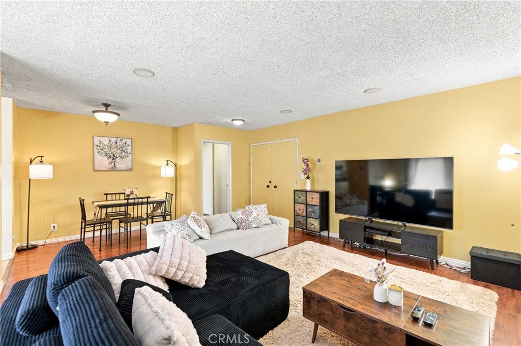 5625 Windsor Way 211 Property Photo 3