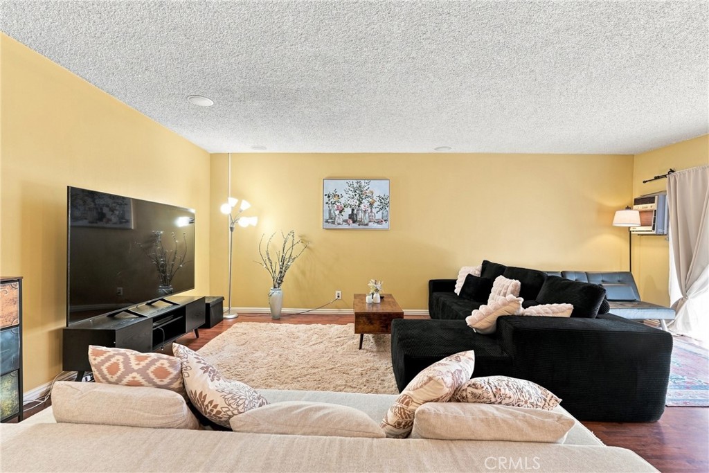 5625 Windsor Way 211 Property Photo 4