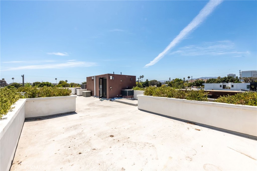 1643 S Carmelina Property Photo 34