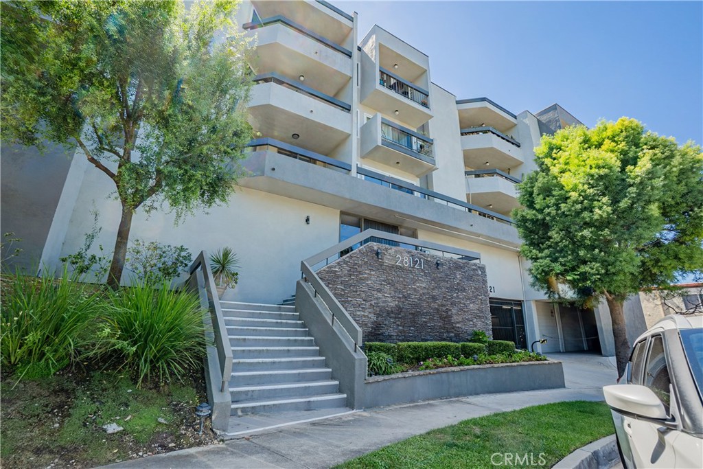 28121 Highridge 211 Property Photo 2