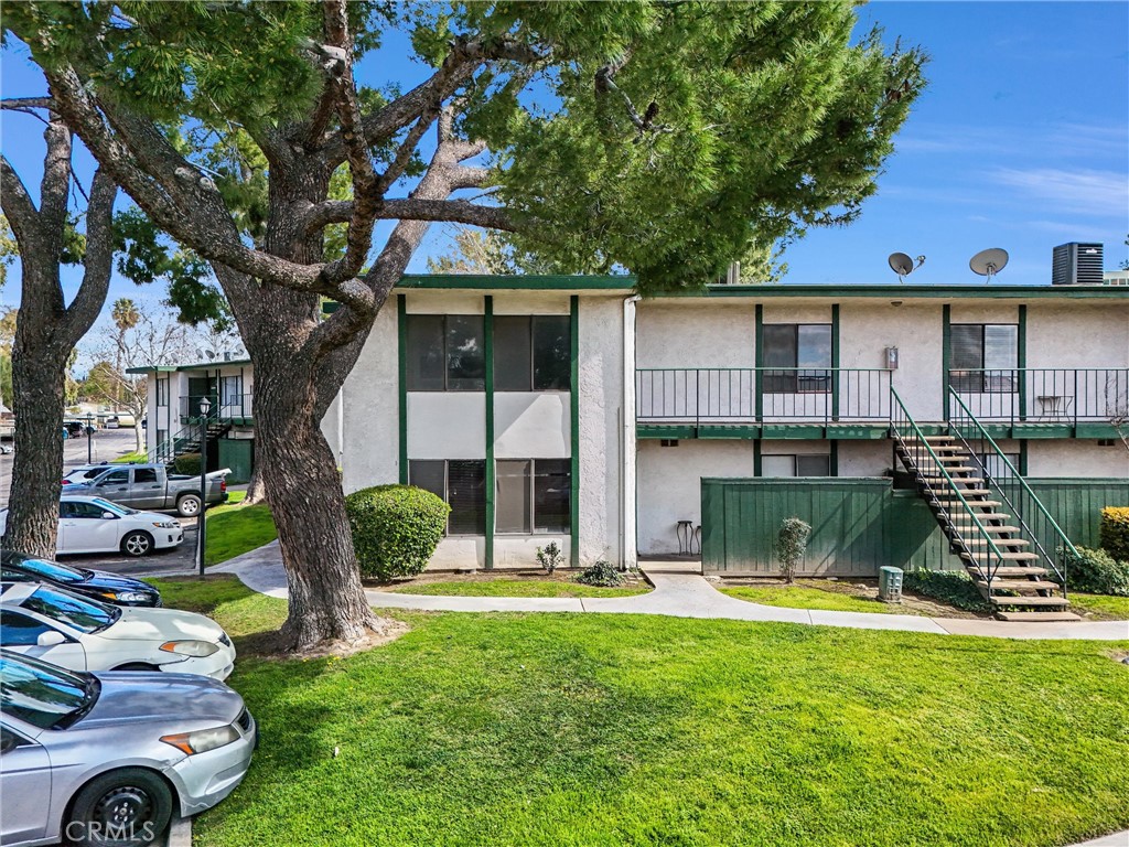 1735 E Washington B28 Property Photo 1