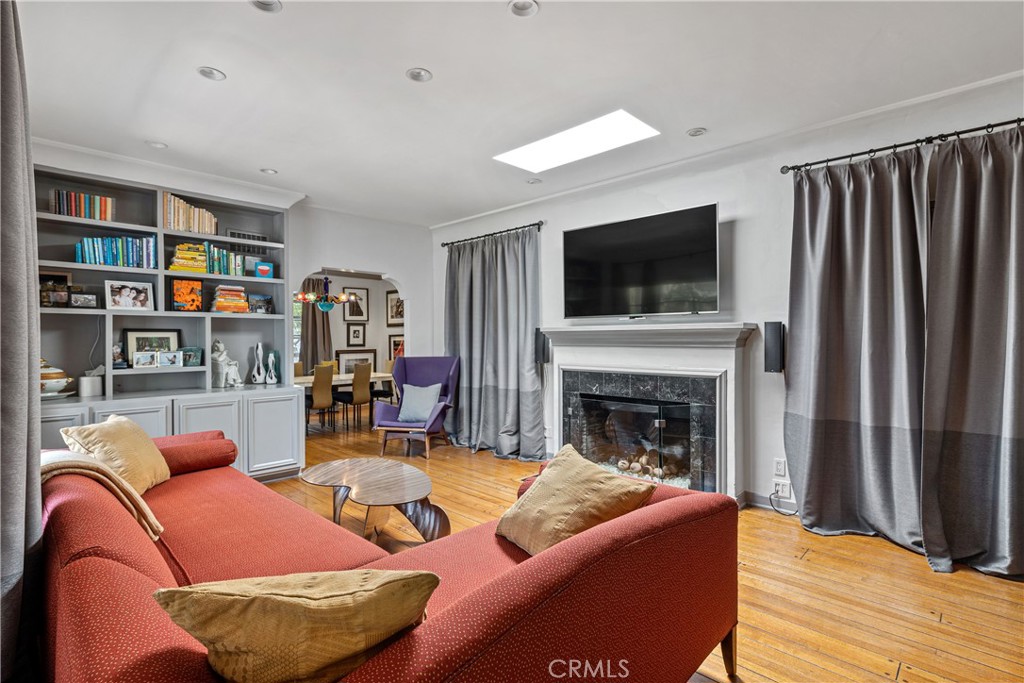 1701 Pier Avenue Property Photo 6