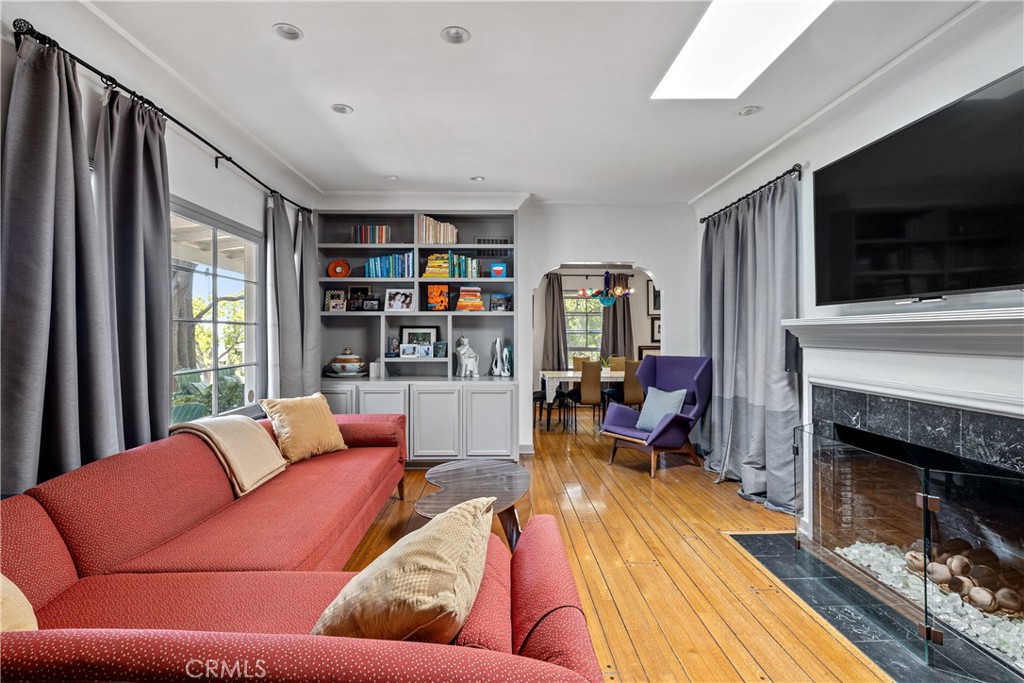 1701 Pier Avenue Property Photo 7