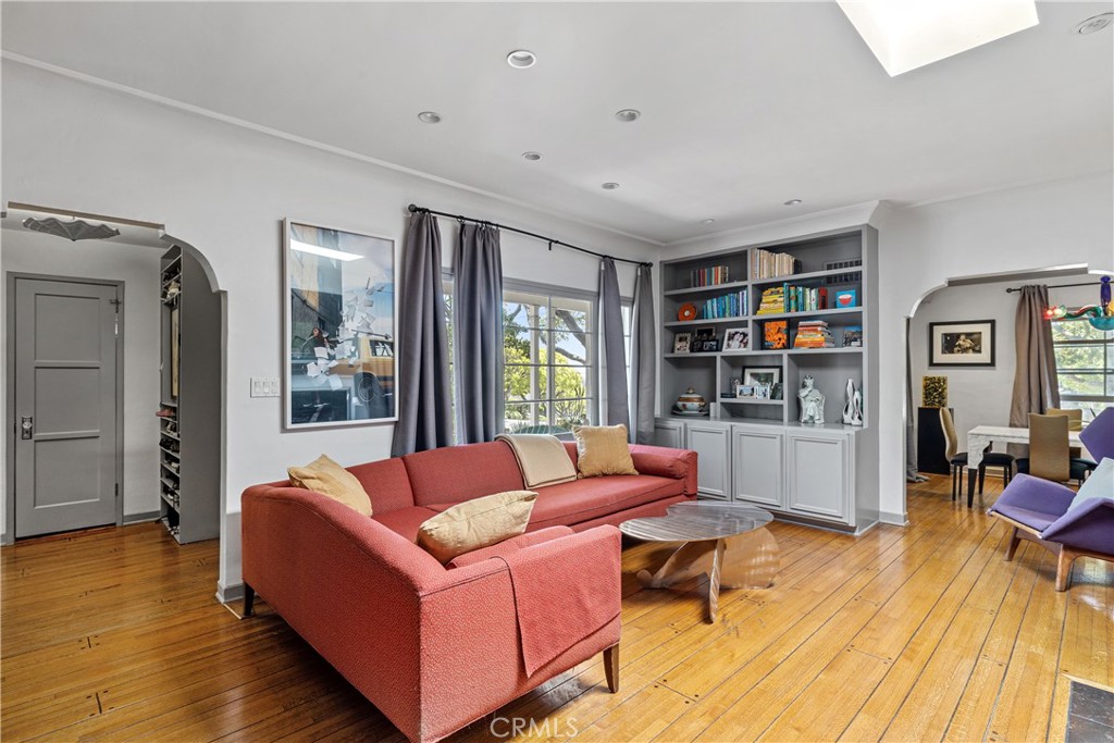 1701 Pier Avenue Property Photo 8