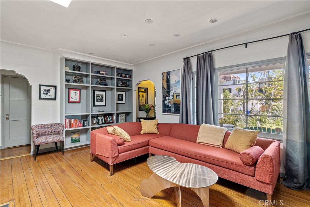 1701 Pier Avenue Property Photo 9